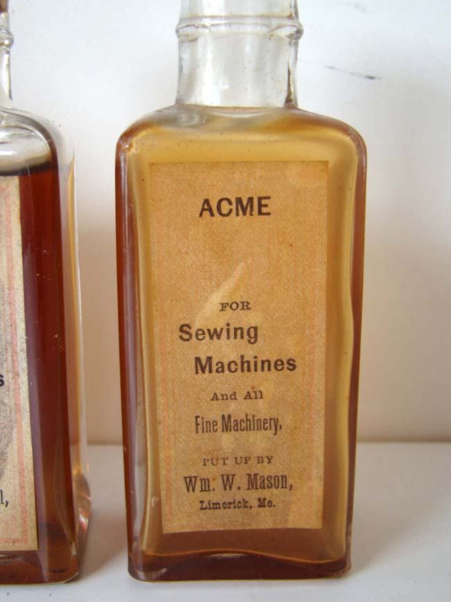 A RARE original Whale Oil display case for NYOIL containing 5 bottles circa 1890-1900 — image 4